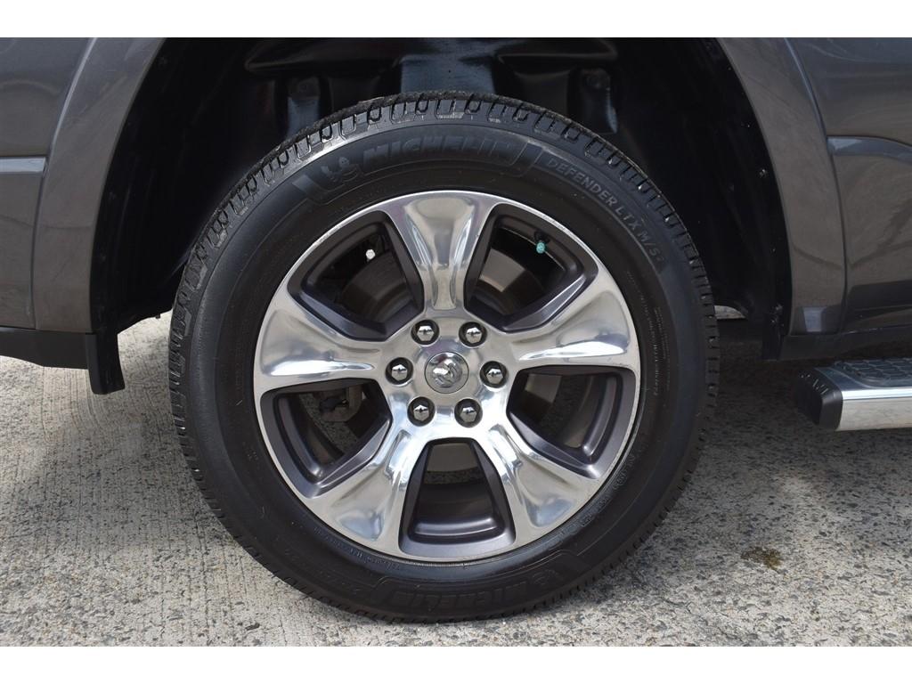 RAM 1500 Laramie 4x4 Crew Cab 5'7" Box 2019
