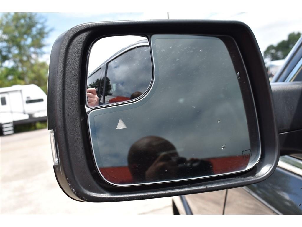 RAM 1500 Laramie 4x4 Crew Cab 5'7" Box 2019