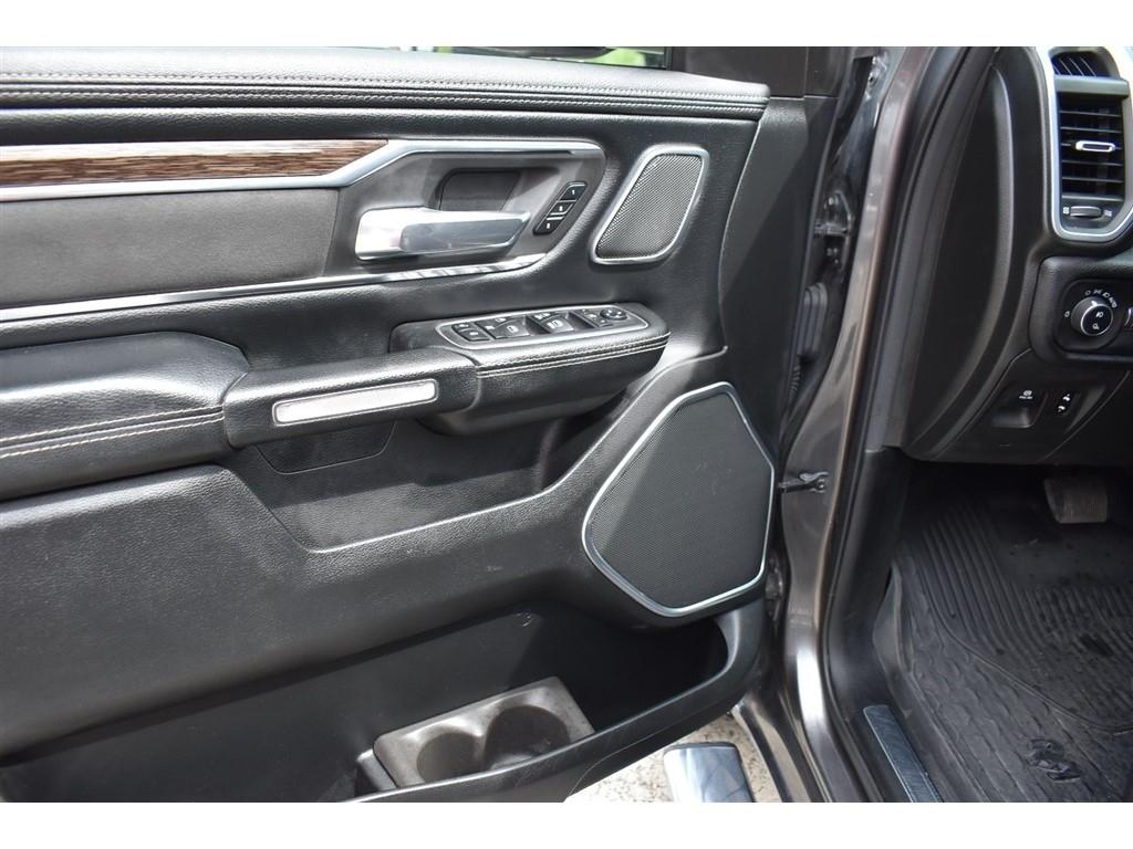 RAM 1500 Laramie 4x4 Crew Cab 5'7" Box 2019