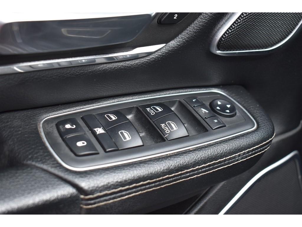 RAM 1500 Laramie 4x4 Crew Cab 5'7" Box 2019