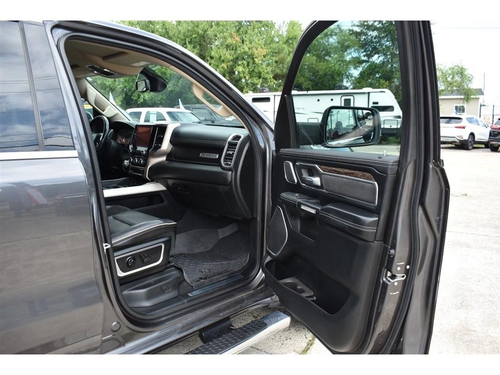 RAM 1500 Laramie 4x4 Crew Cab 5'7" Box 2019