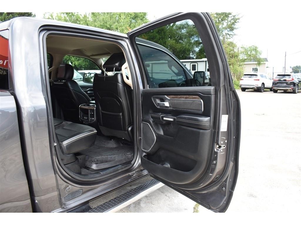 RAM 1500 Laramie 4x4 Crew Cab 5'7" Box 2019