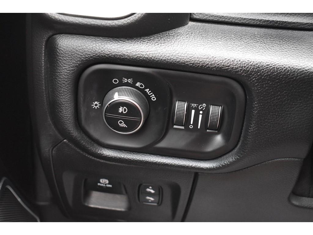 RAM 1500 Laramie 4x4 Crew Cab 5'7" Box 2019