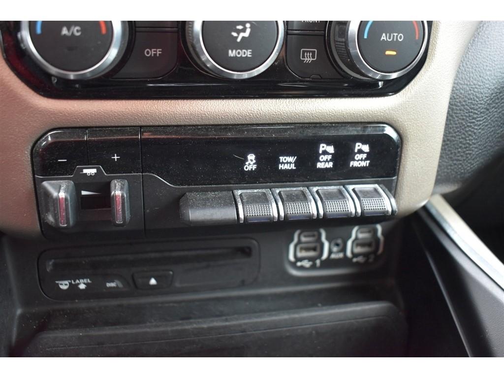 RAM 1500 Laramie 4x4 Crew Cab 5'7" Box 2019