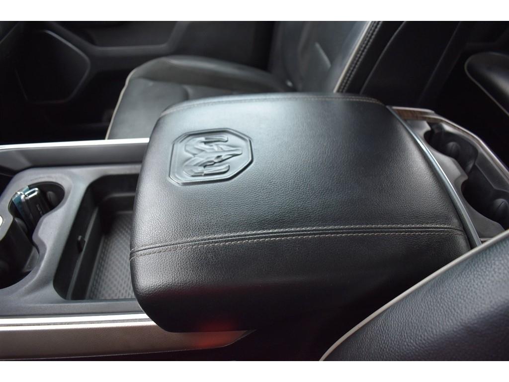 RAM 1500 Laramie 4x4 Crew Cab 5'7" Box 2019