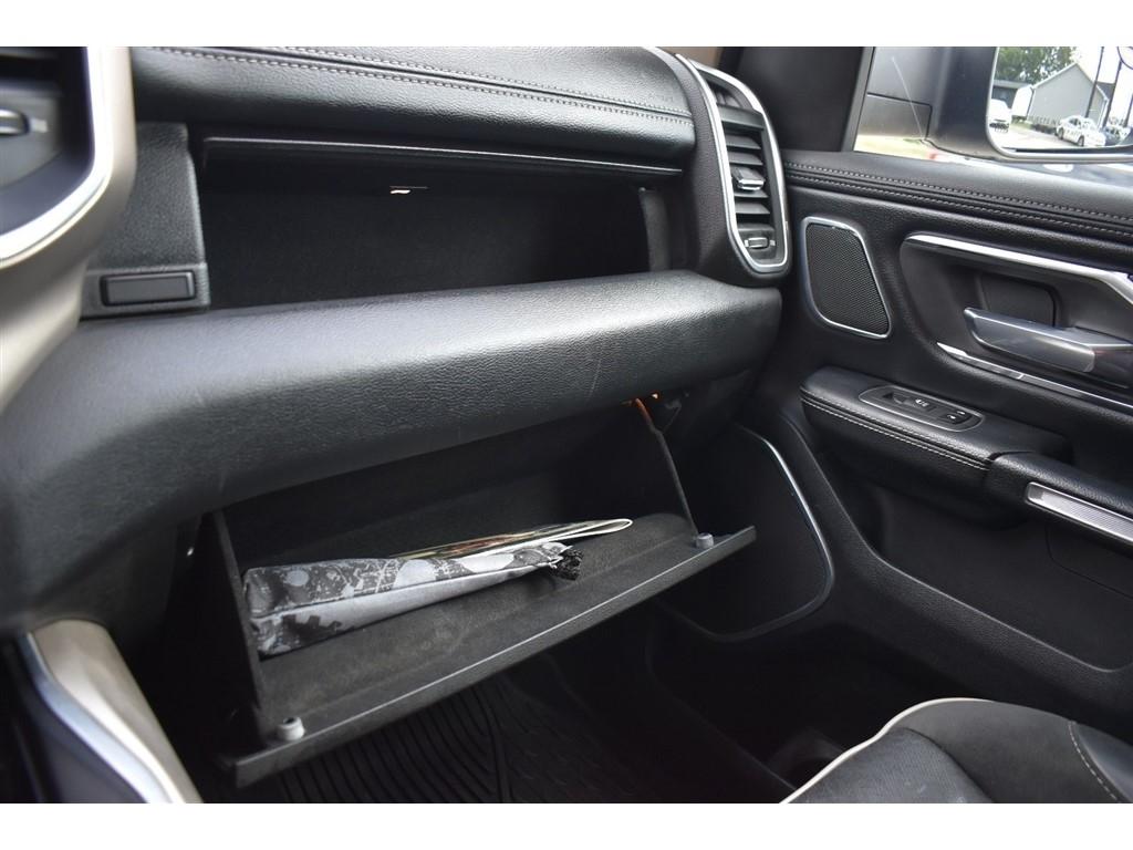 RAM 1500 Laramie 4x4 Crew Cab 5'7" Box 2019