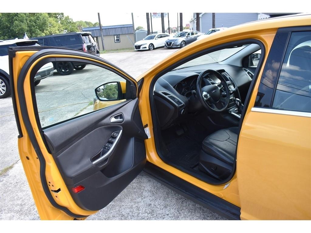 Ford Focus 5dr HB Titanium 2012