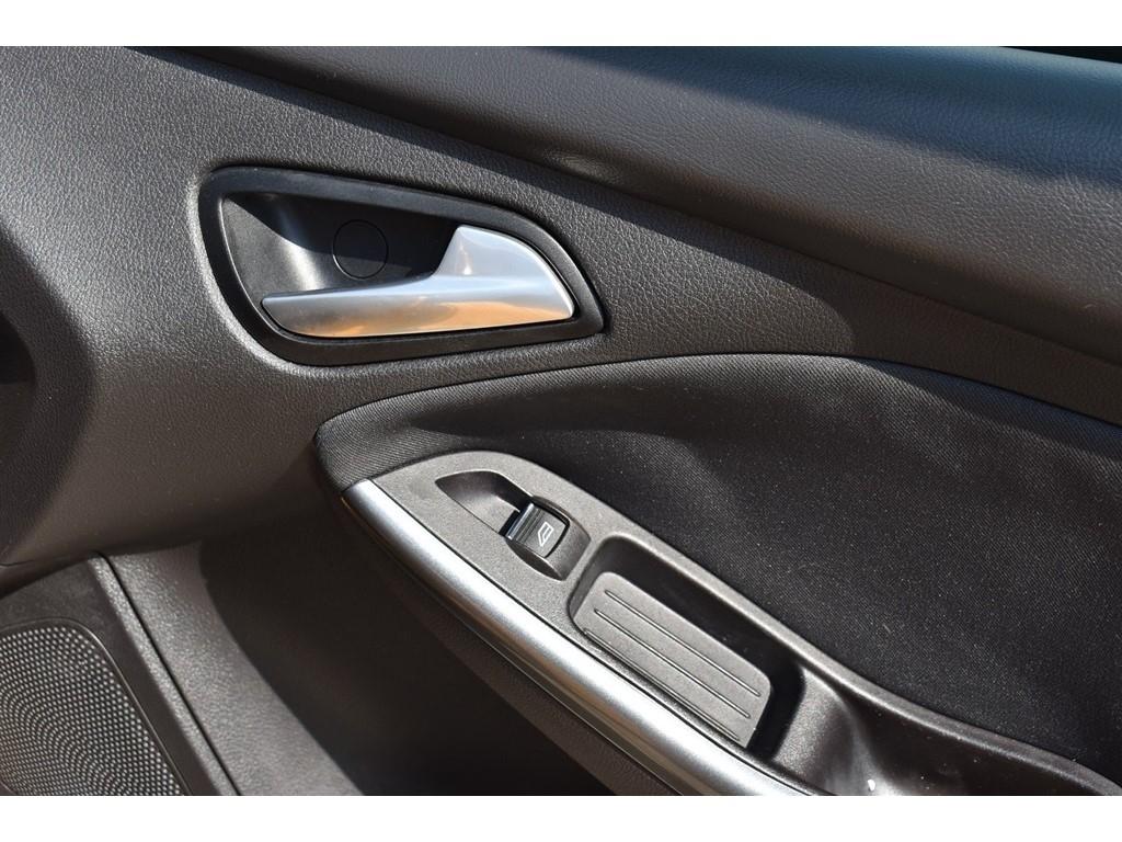 Ford Focus 5dr HB Titanium 2012