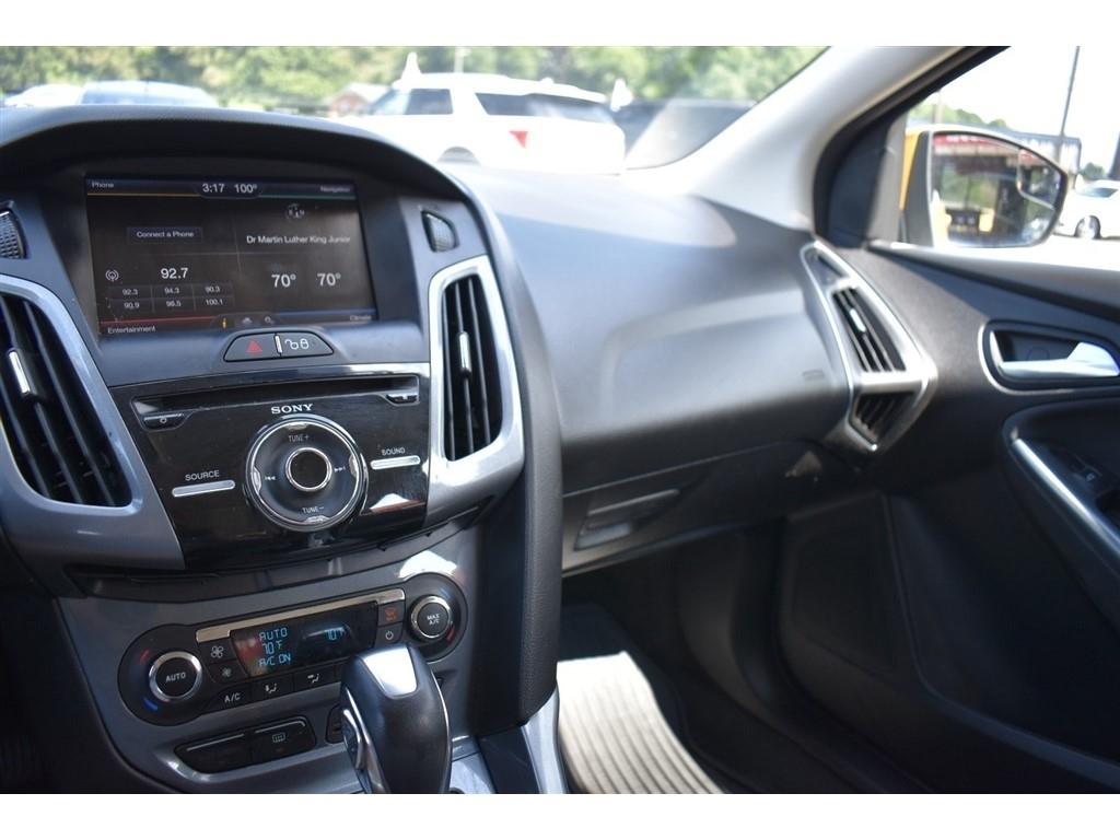 Ford Focus 5dr HB Titanium 2012