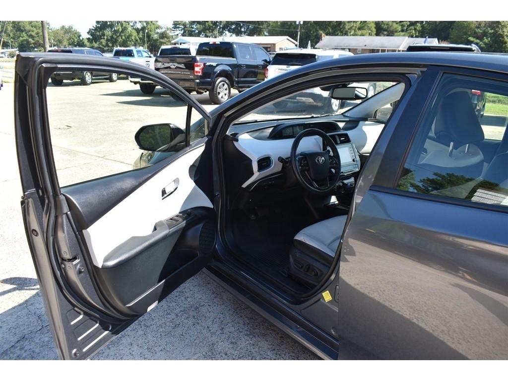 Toyota Prius Nightshade (Natl) 2022