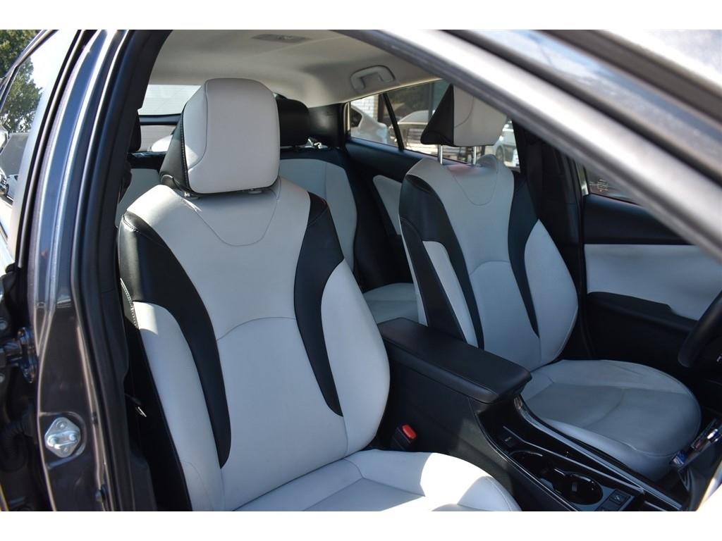 Toyota Prius Nightshade (Natl) 2022