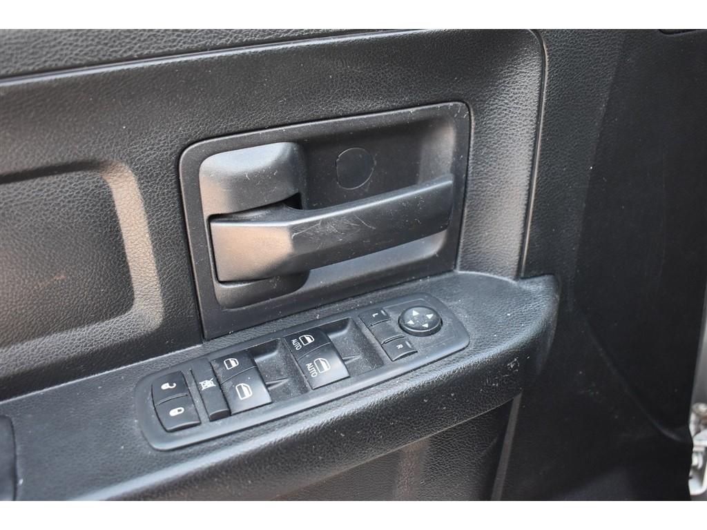 RAM 1500 Tradesman 4x4 Crew Cab 5'7" Box 2018