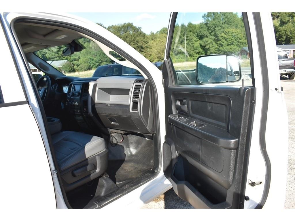 RAM 1500 Tradesman 4x4 Crew Cab 5'7" Box 2018