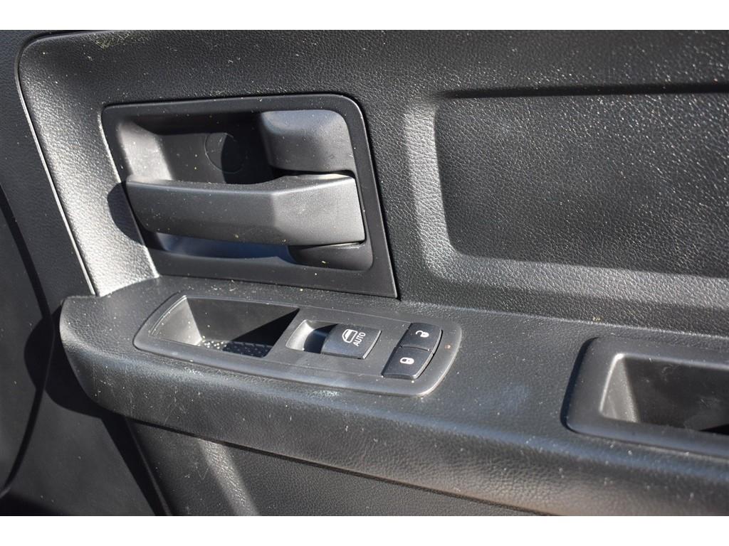 RAM 1500 Tradesman 4x4 Crew Cab 5'7" Box 2018