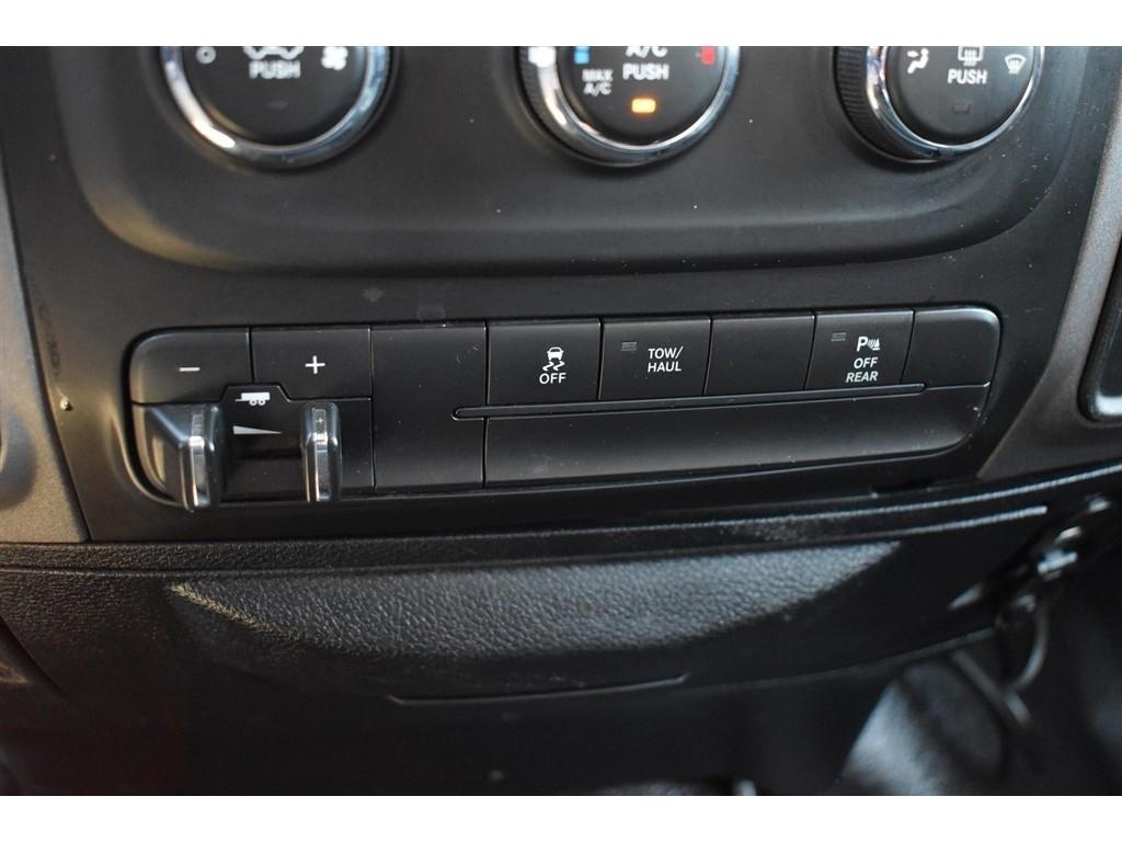 RAM 1500 Tradesman 4x4 Crew Cab 5'7" Box 2018
