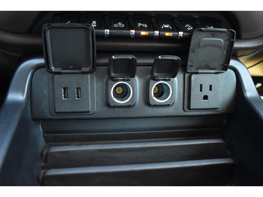 GMC Sierra 1500 4WD Crew Cab 143.5" Denali 2016