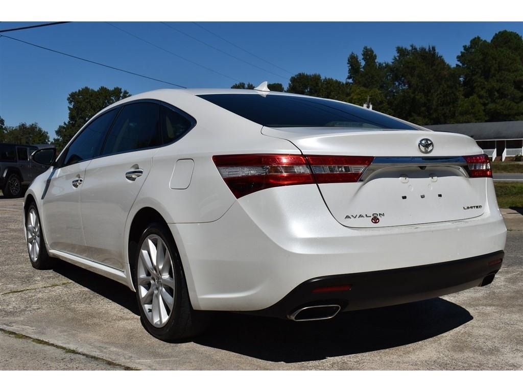 Toyota Avalon 4dr Sdn XLE Premium (Natl) 2013