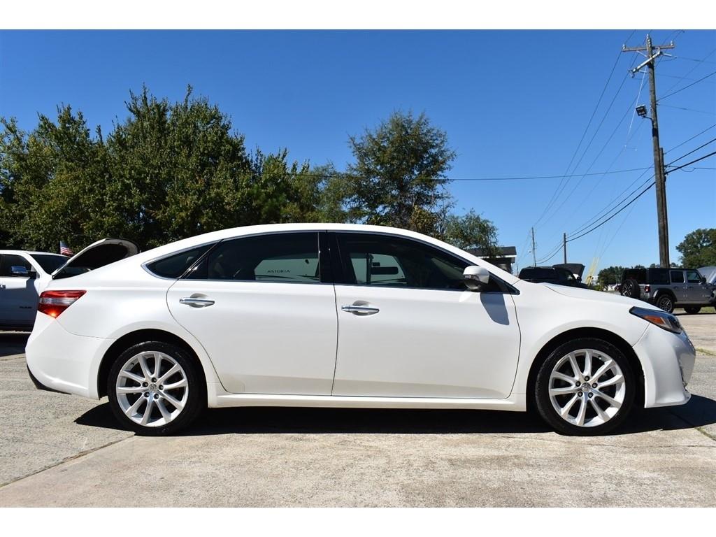 Toyota Avalon 4dr Sdn XLE Premium (Natl) 2013