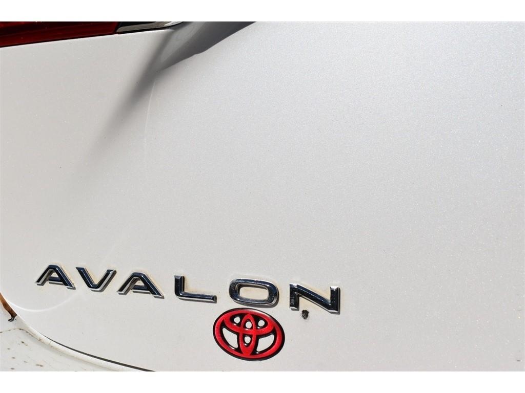 Toyota Avalon 4dr Sdn XLE Premium (Natl) 2013