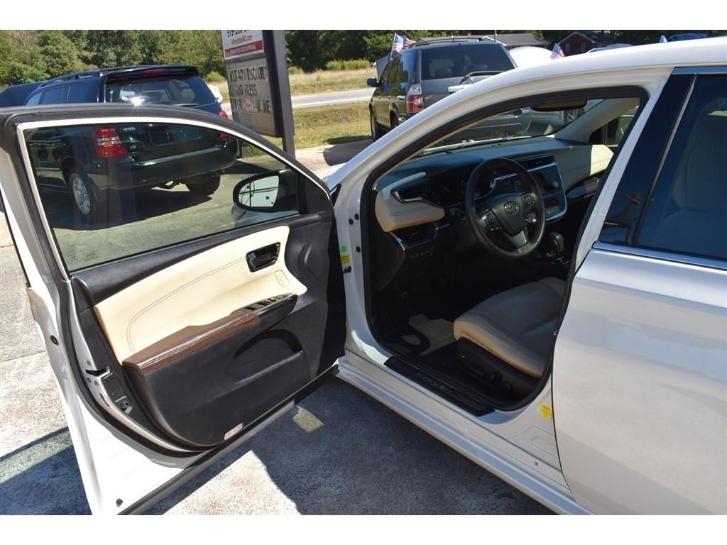 Toyota Avalon 4dr Sdn XLE Premium (Natl) 2013