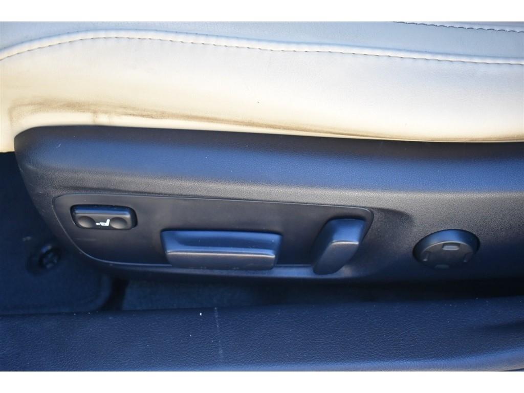 Toyota Avalon 4dr Sdn XLE Premium (Natl) 2013
