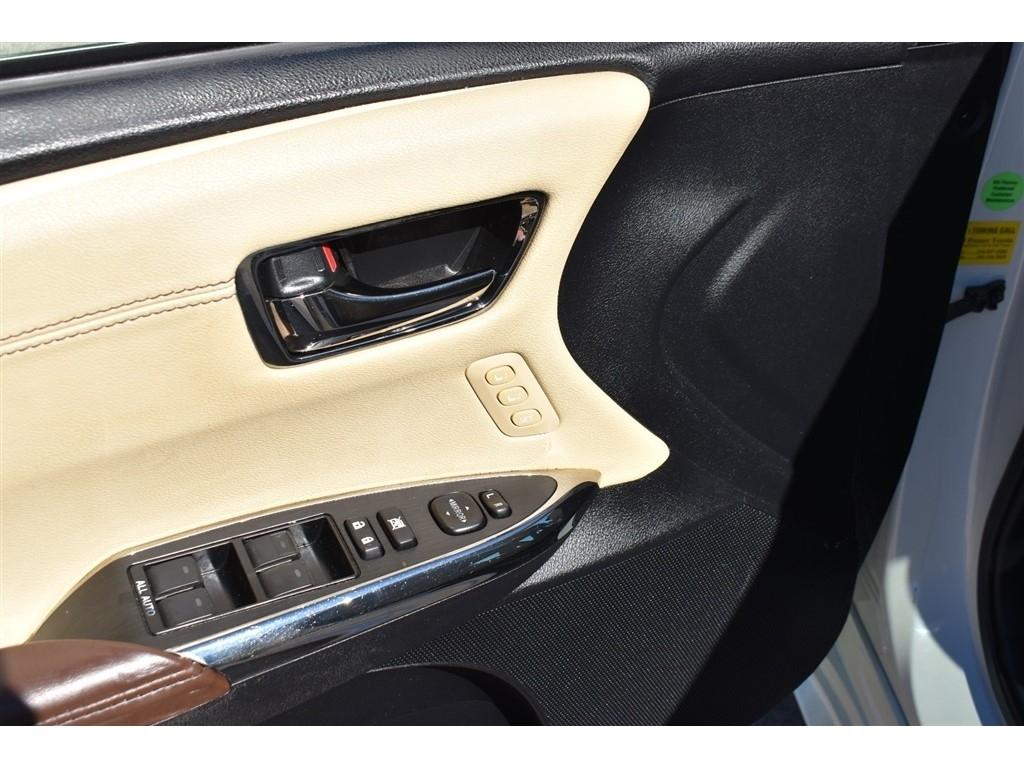 Toyota Avalon 4dr Sdn XLE Premium (Natl) 2013