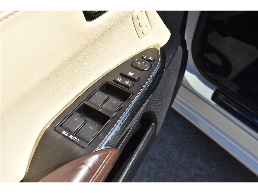 Toyota Avalon 4dr Sdn XLE Premium (Natl) 2013