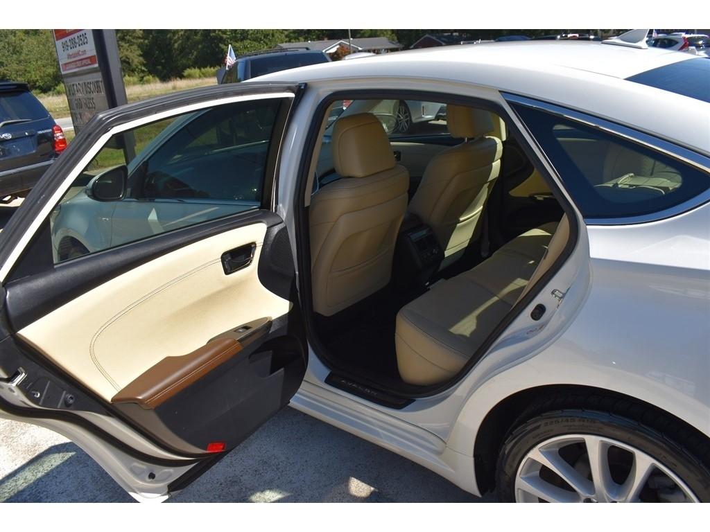 Toyota Avalon 4dr Sdn XLE Premium (Natl) 2013