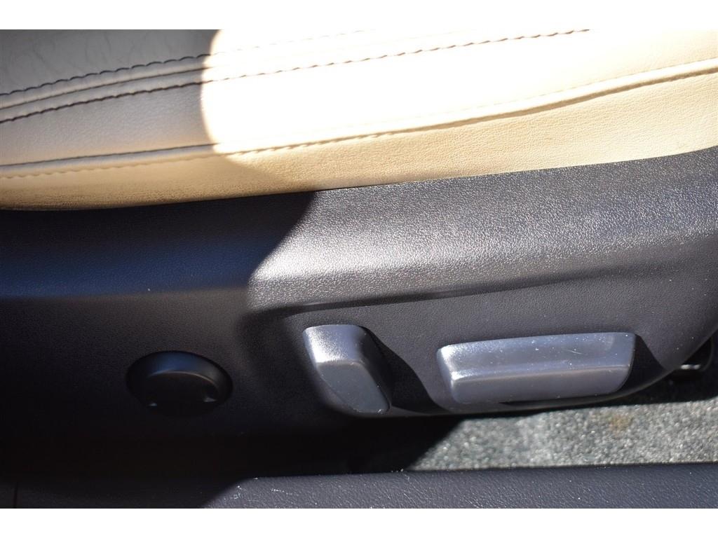 Toyota Avalon 4dr Sdn XLE Premium (Natl) 2013