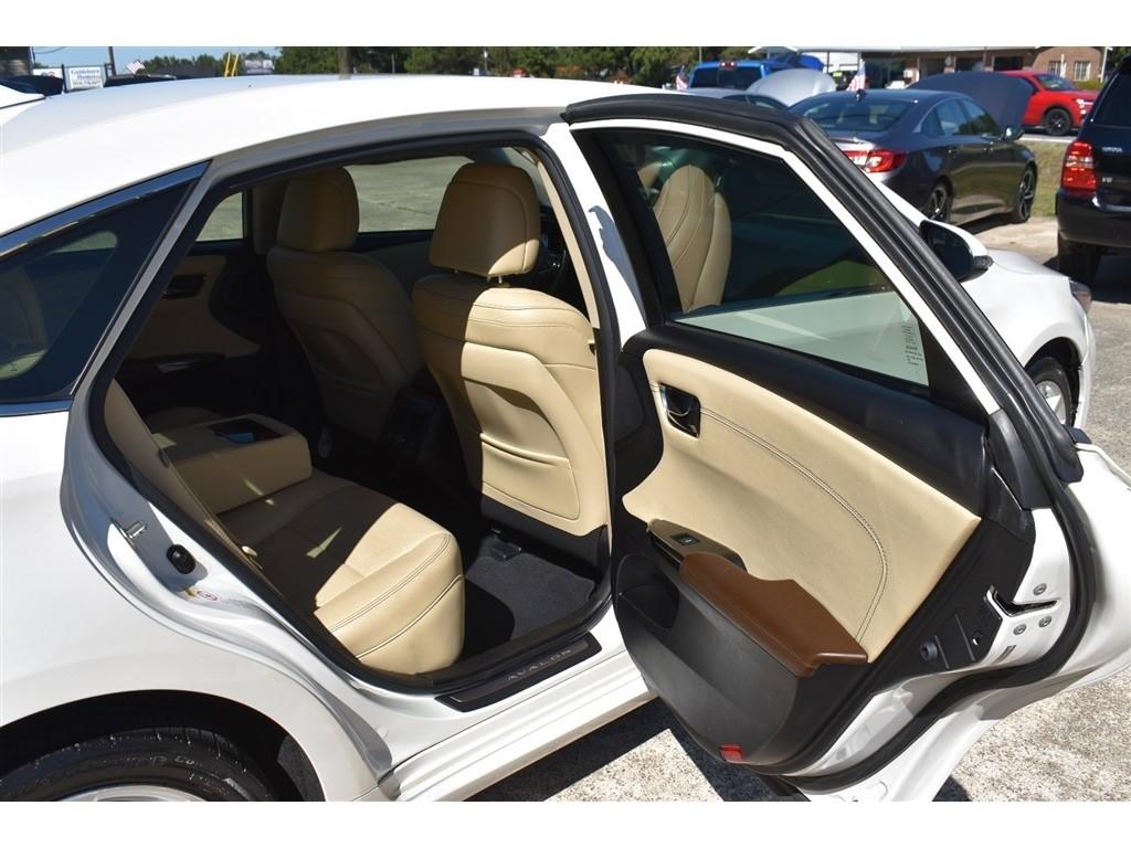 Toyota Avalon 4dr Sdn XLE Premium (Natl) 2013