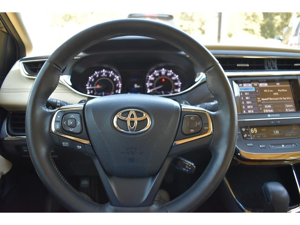 Toyota Avalon 4dr Sdn XLE Premium (Natl) 2013
