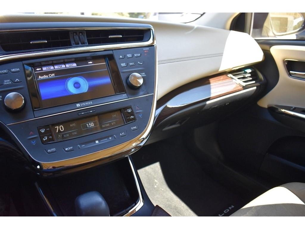Toyota Avalon 4dr Sdn XLE Premium (Natl) 2013