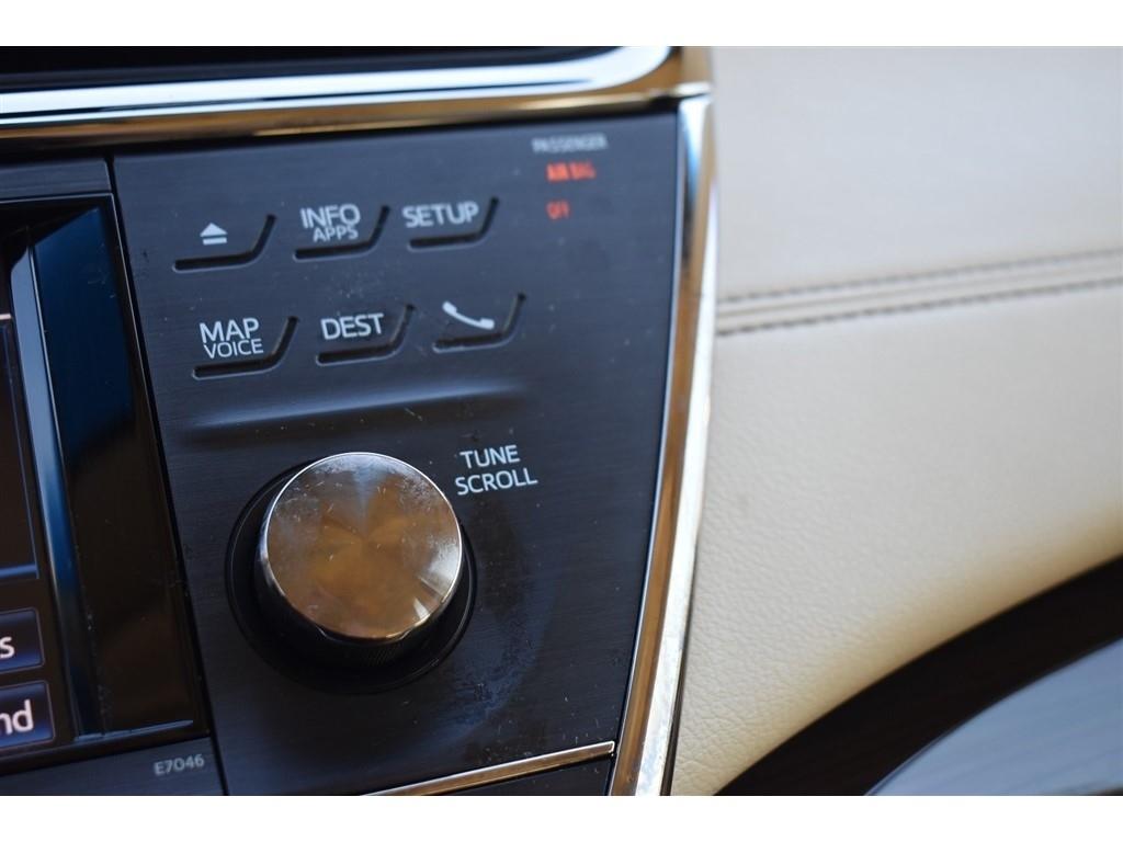 Toyota Avalon 4dr Sdn XLE Premium (Natl) 2013