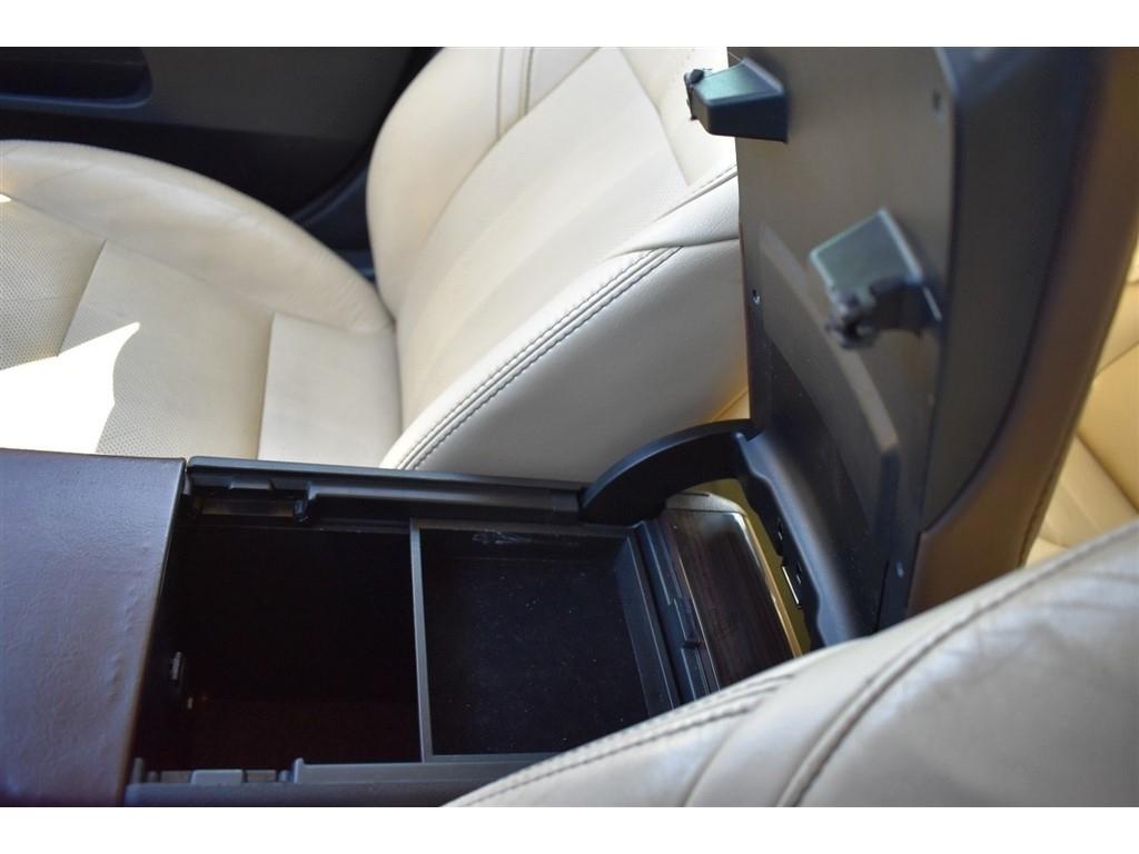 Toyota Avalon 4dr Sdn XLE Premium (Natl) 2013