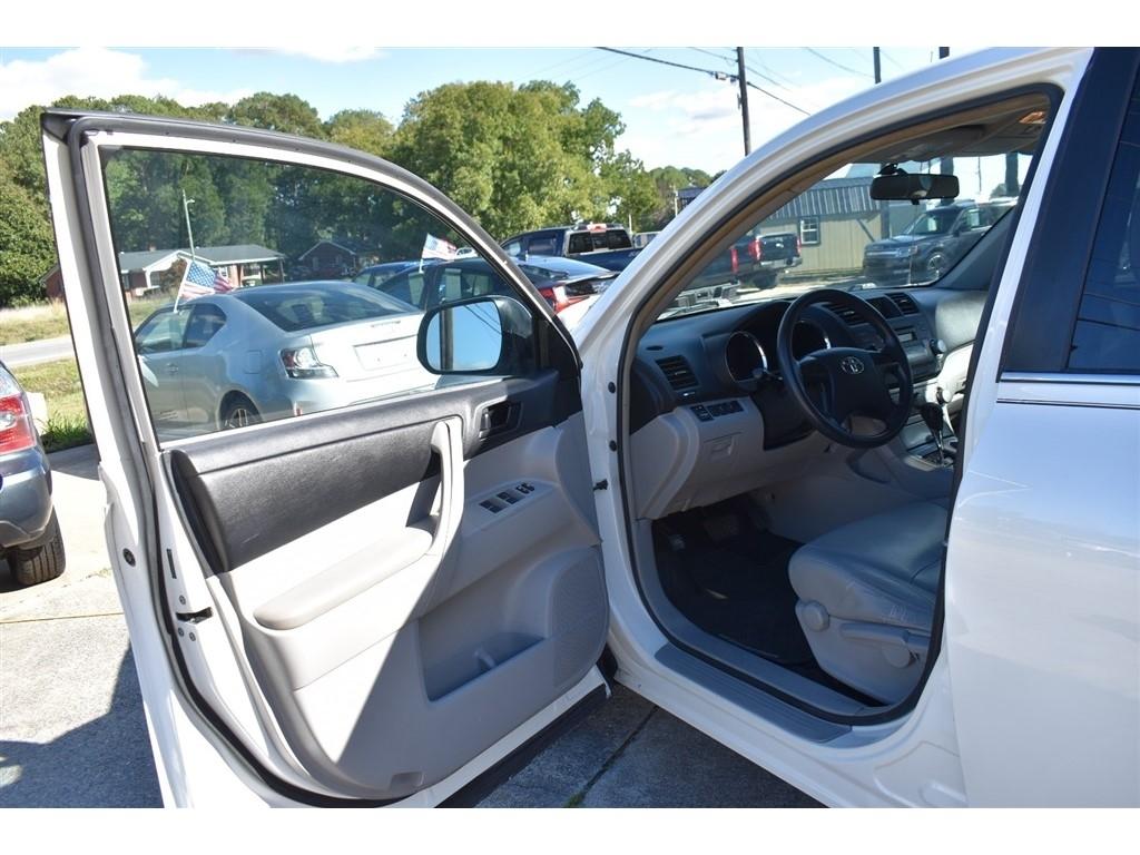 Toyota Highlander FWD 4dr I4 (Natl) 2012