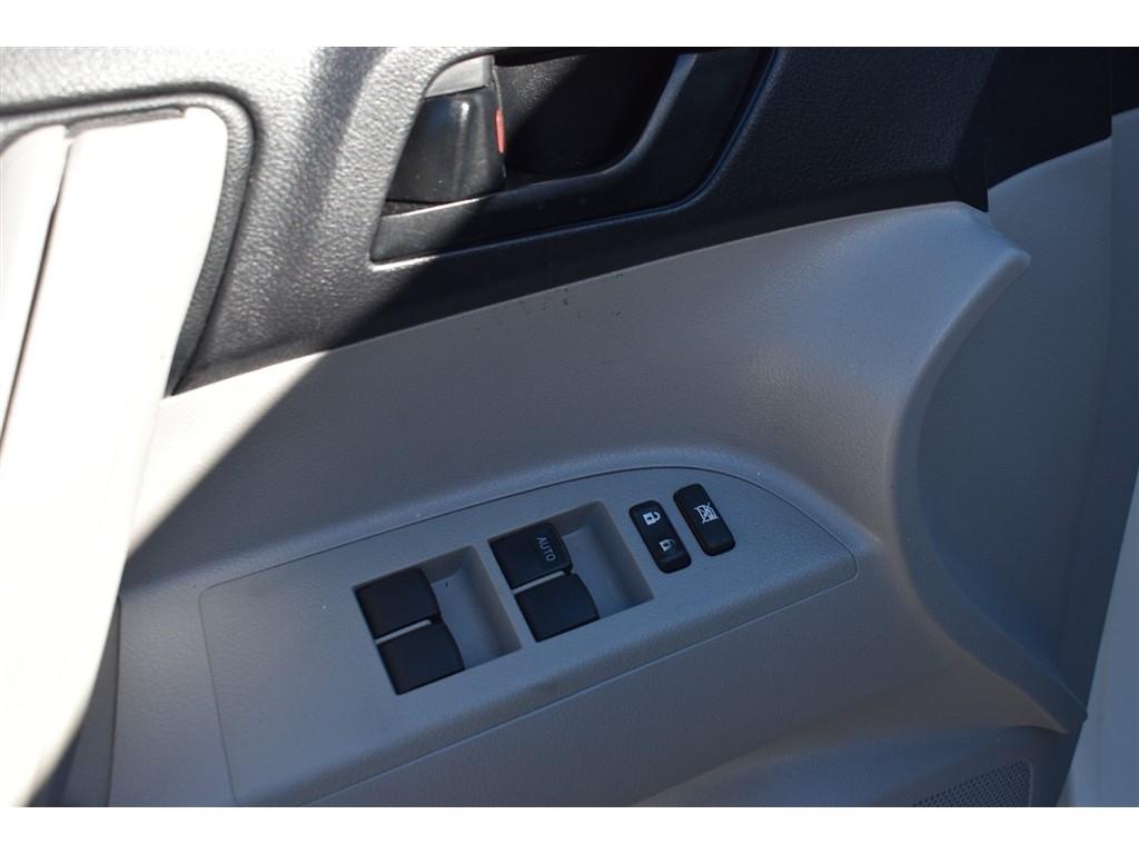 Toyota Highlander FWD 4dr I4 (Natl) 2012