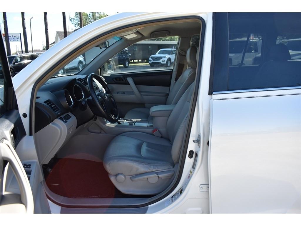 Toyota Highlander FWD 4dr I4 (Natl) 2012