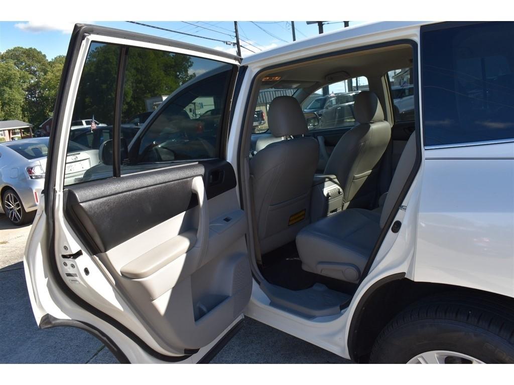 Toyota Highlander FWD 4dr I4 (Natl) 2012
