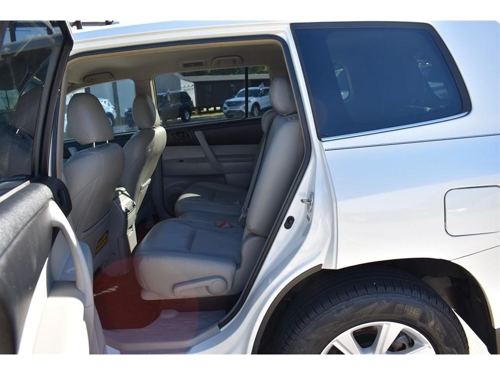 Toyota Highlander FWD 4dr I4 (Natl) 2012