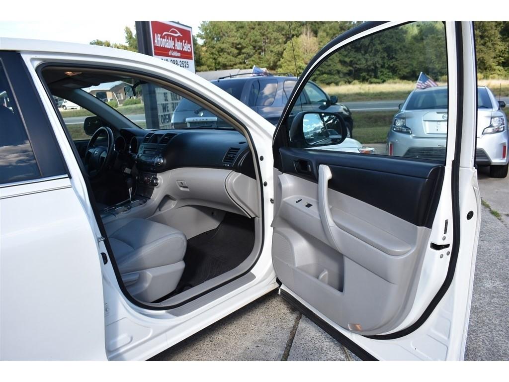 Toyota Highlander FWD 4dr I4 (Natl) 2012