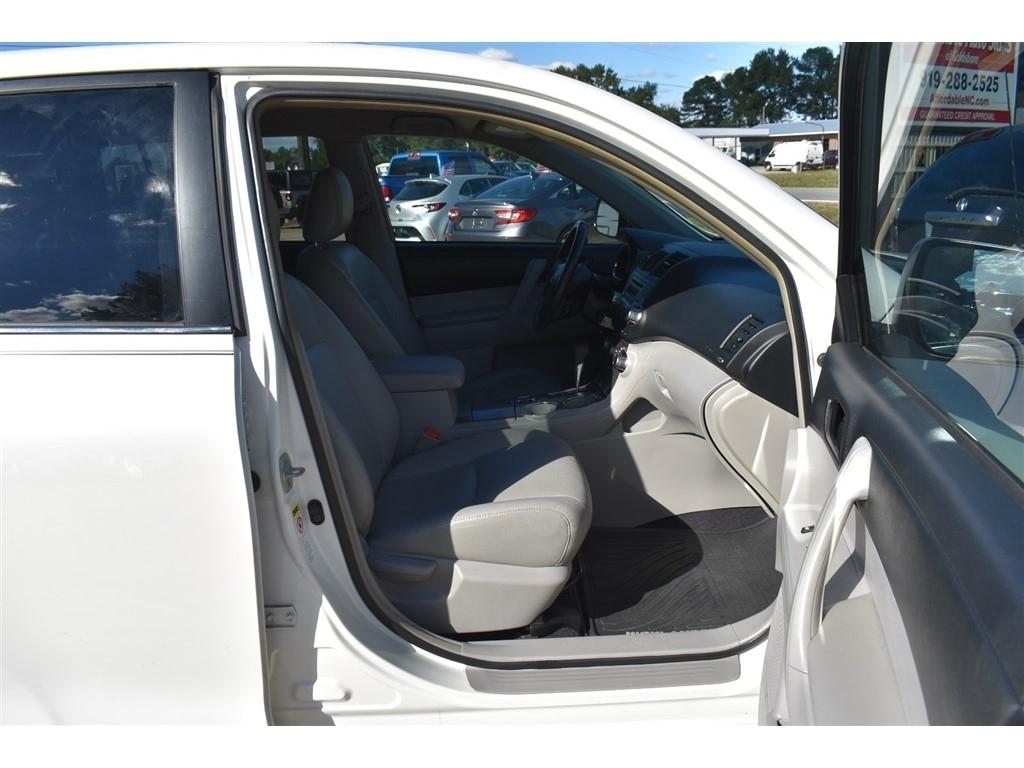 Toyota Highlander FWD 4dr I4 (Natl) 2012