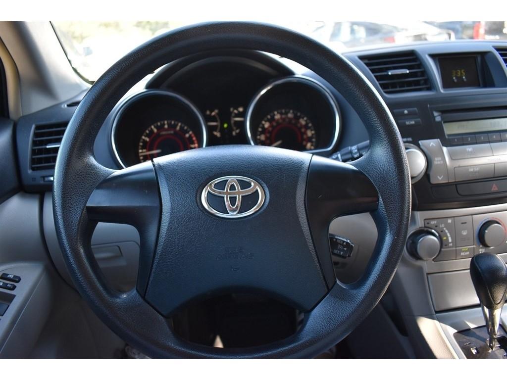 Toyota Highlander FWD 4dr I4 (Natl) 2012