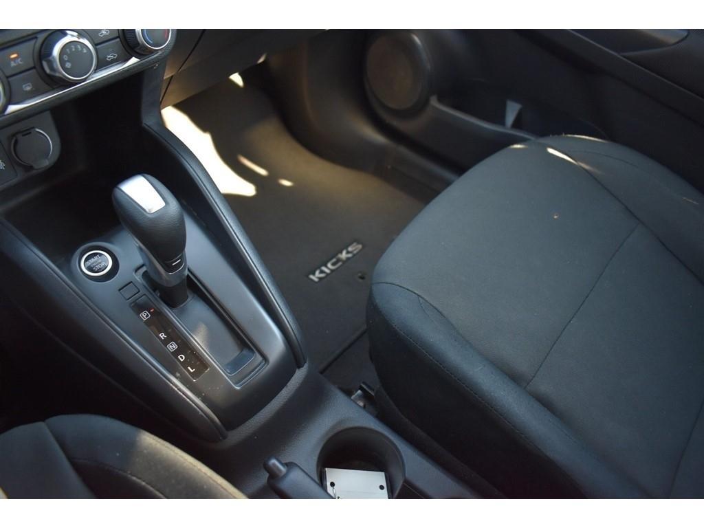 Nissan Kicks Play S FWD 2025