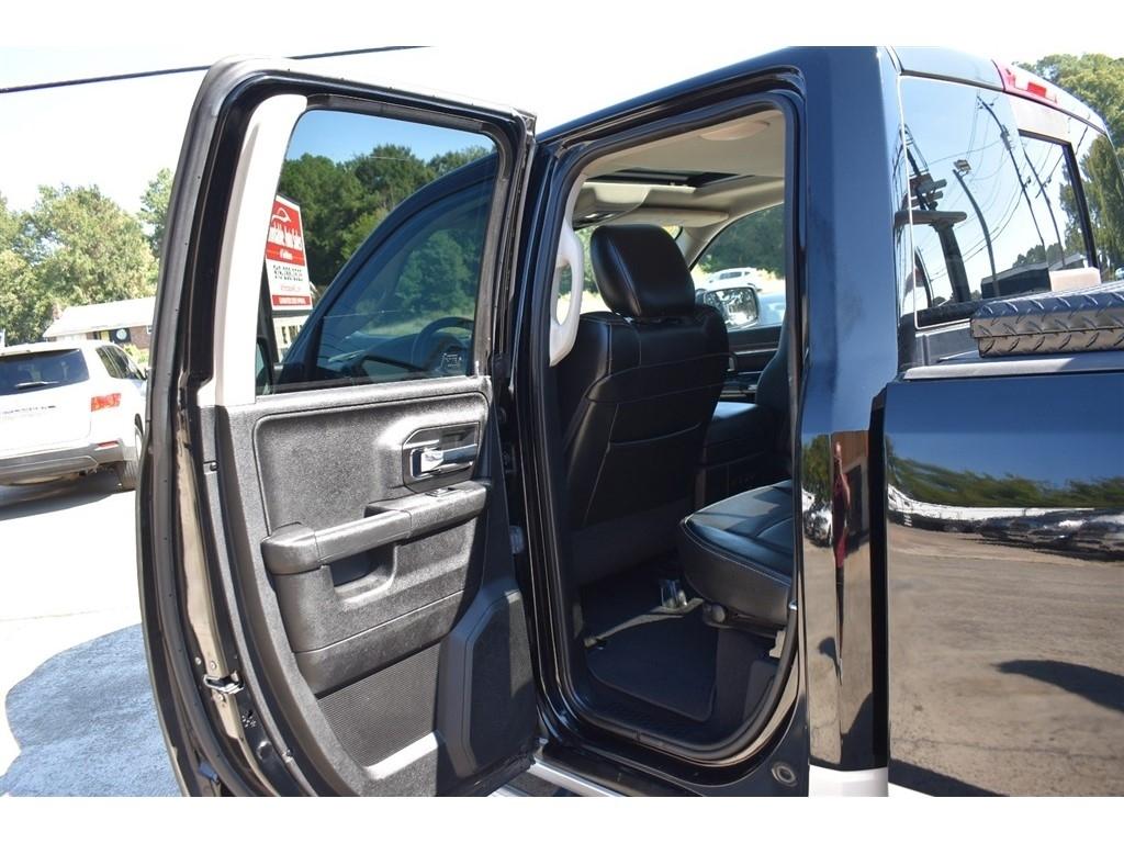 RAM 1500 4WD Quad Cab 140.5" Laramie 2013