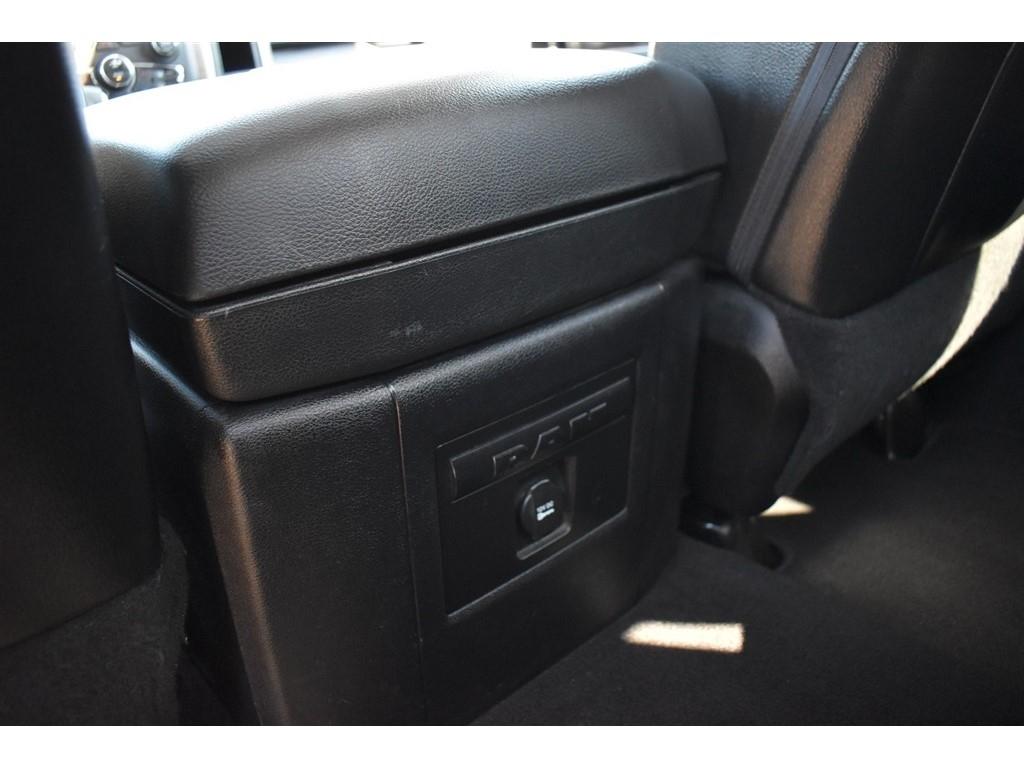 RAM 1500 4WD Quad Cab 140.5" Laramie 2013