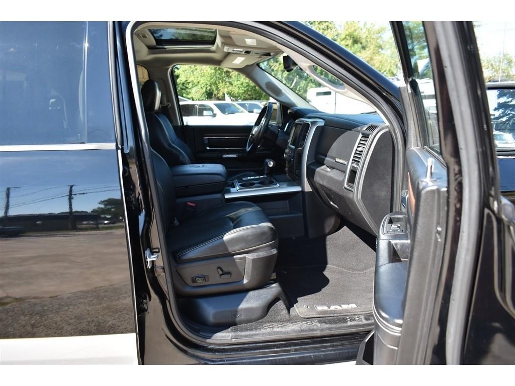 RAM 1500 4WD Quad Cab 140.5" Laramie 2013