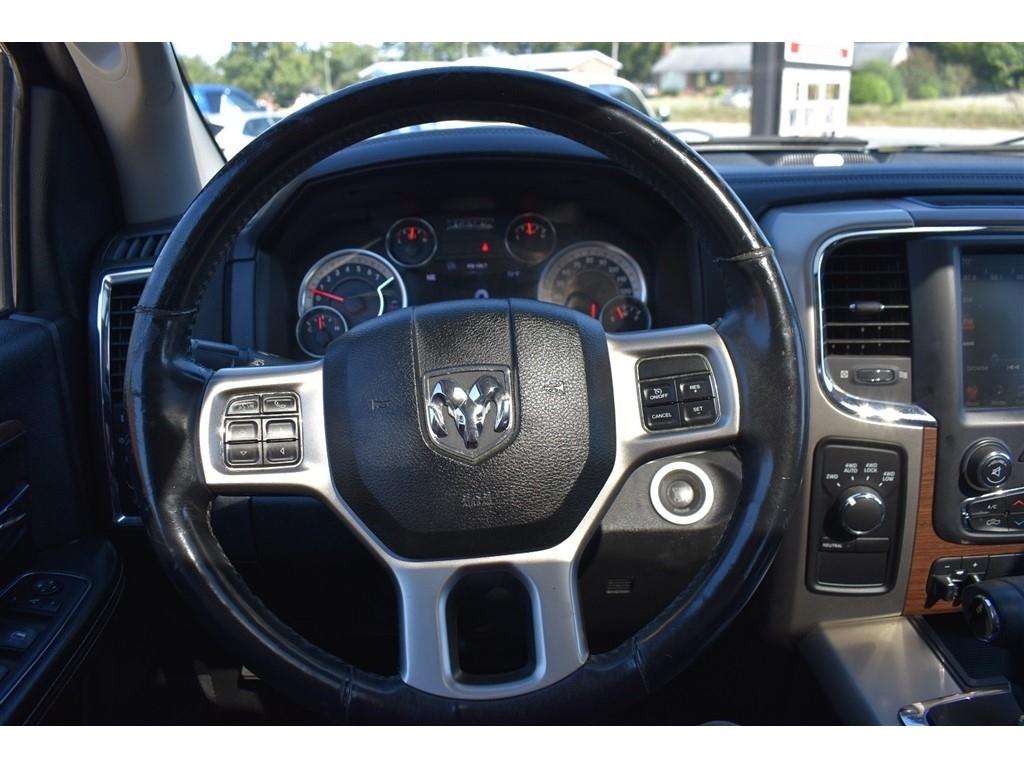 RAM 1500 4WD Quad Cab 140.5" Laramie 2013