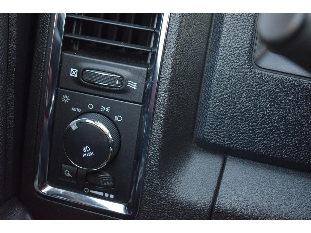 RAM 1500 4WD Quad Cab 140.5" Laramie 2013