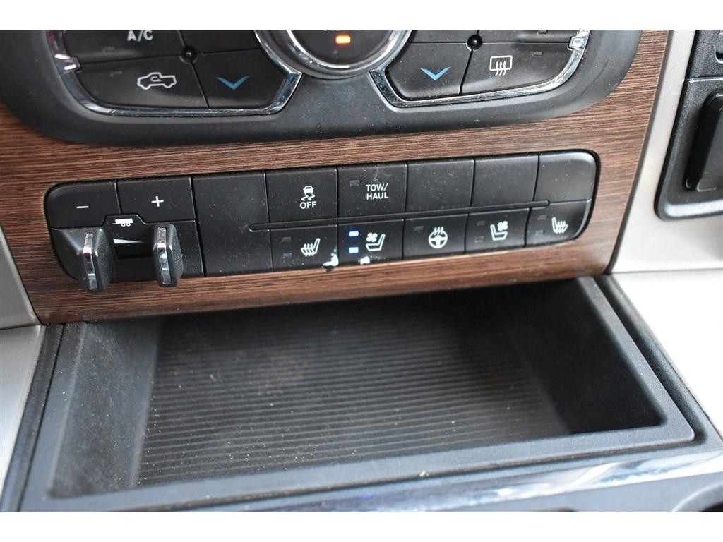 RAM 1500 4WD Quad Cab 140.5" Laramie 2013