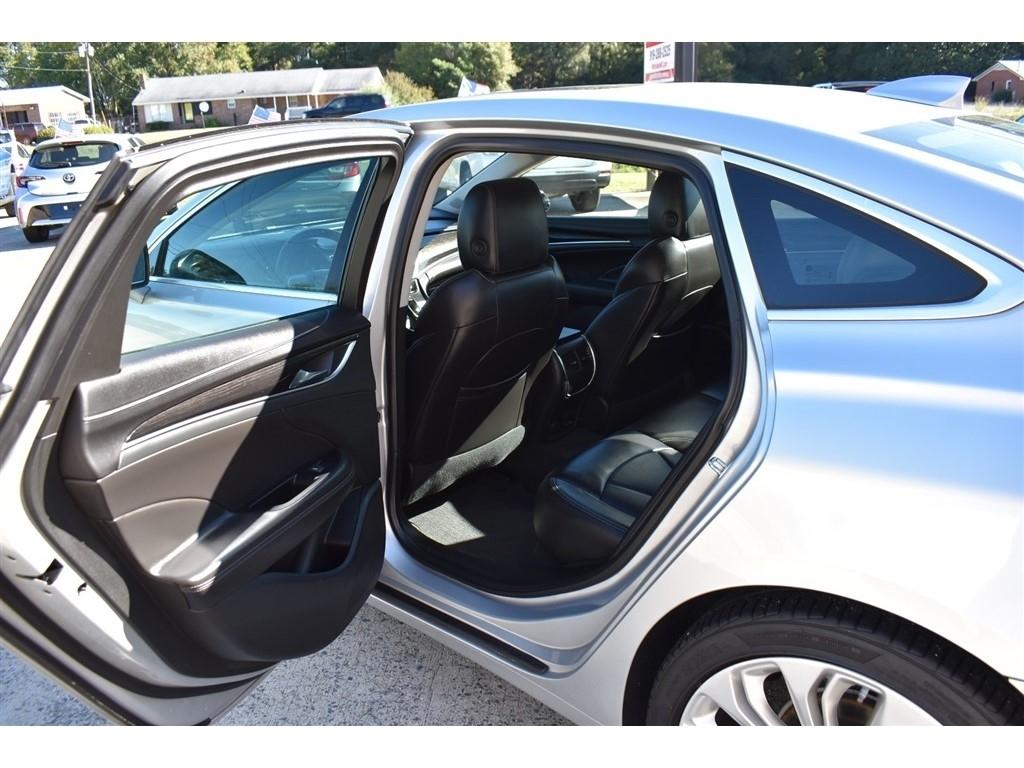 Buick LaCrosse 4dr Sdn Premium FWD 2017